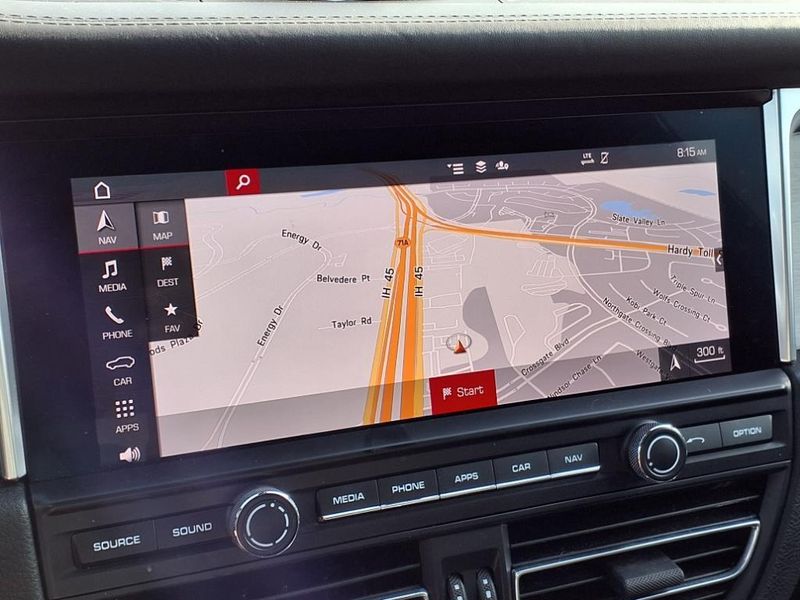 2021 Porsche Macan TurboImage 9
