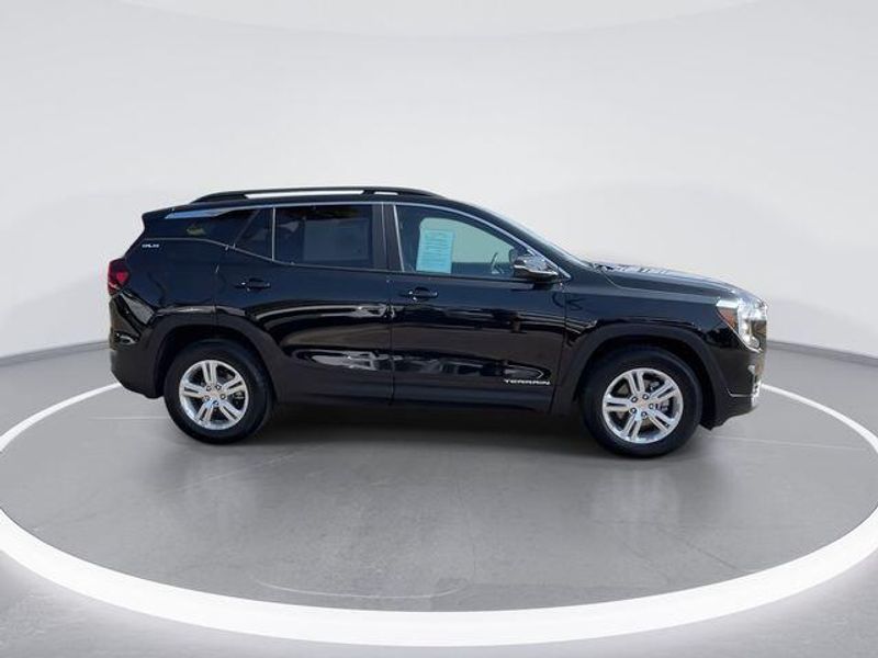 Used 2022 GMC Terrain SLEImage 9