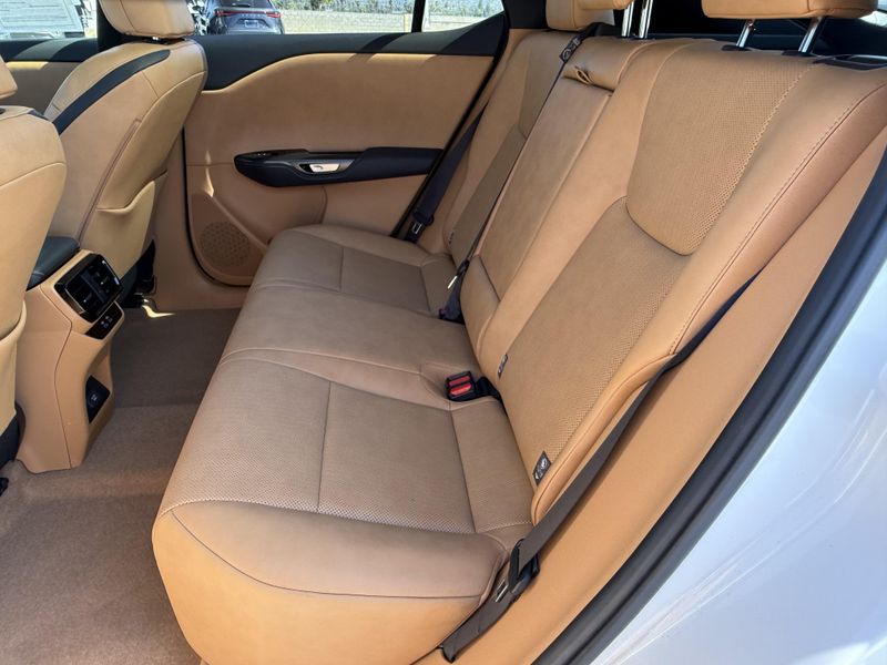 Used 2025 Lexus RZ 300e PremiumImage 31