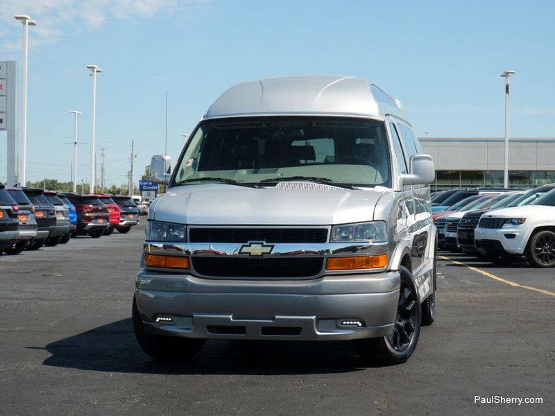 2023 Chevrolet Express 2500 Cargo photo 3