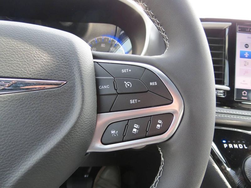 New 2026 Chrysler Voyager LxImage 9