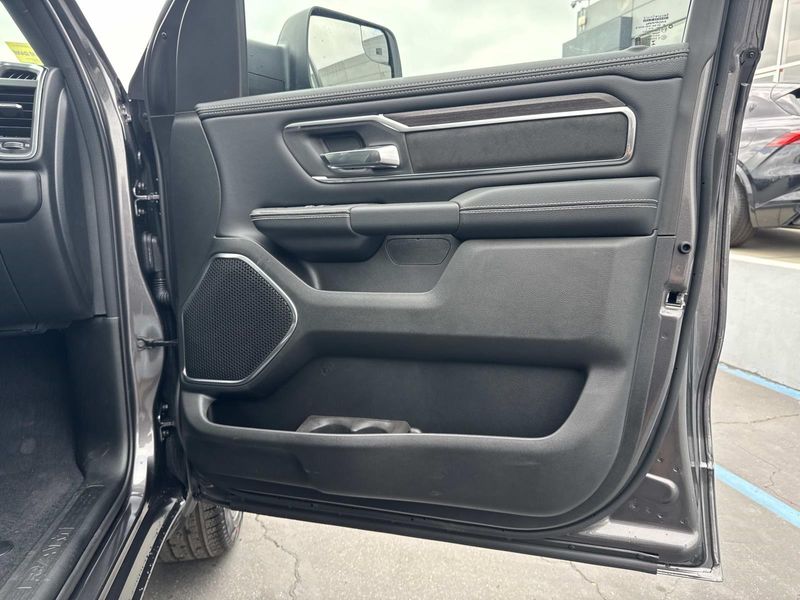 New 2026 RAM 1500 Laramie Crew Cab 4x2 5'7' Box