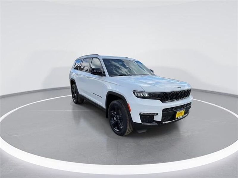 New 2025 Jeep Grand Cherokee L Limited 4x4Image 2