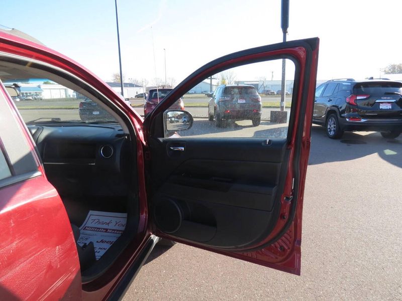 Used 2011 Jeep Compass Latitude 4x4 4dr SUVImage 14