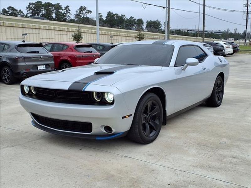 2022 Dodge Challenger SXTImage 7