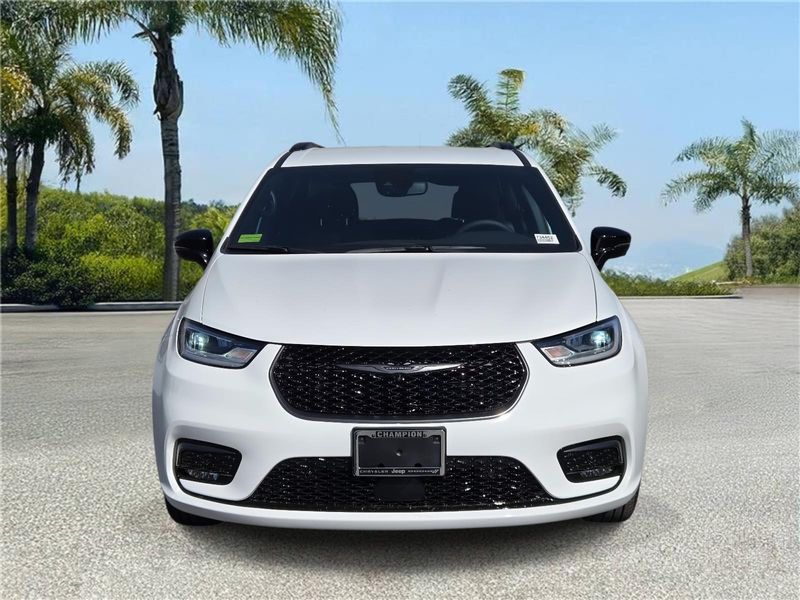 New 2026 Chrysler Pacifica Select