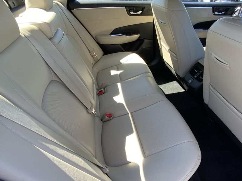 Used 2018 Honda Clarity Plug-In Hybrid TouringImage 12