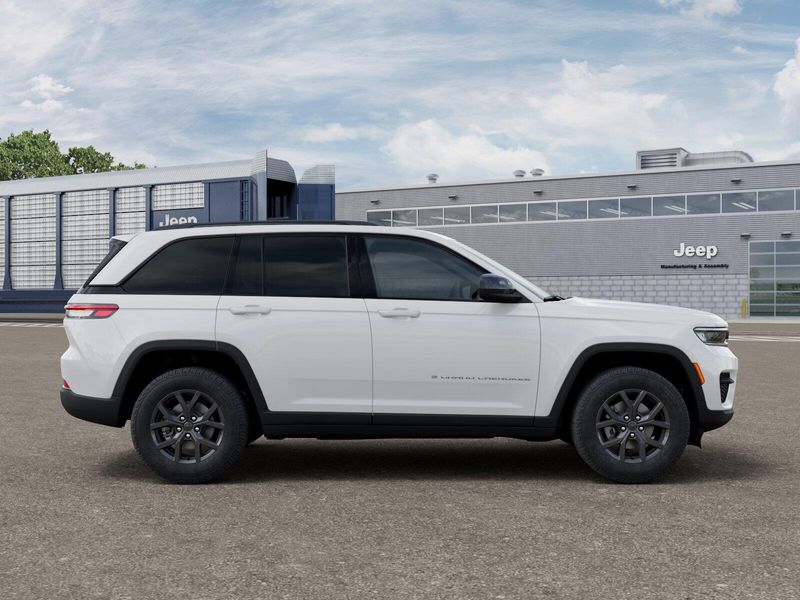 New 2027 Jeep Grand Cherokee Laredo X 4x2Image 21