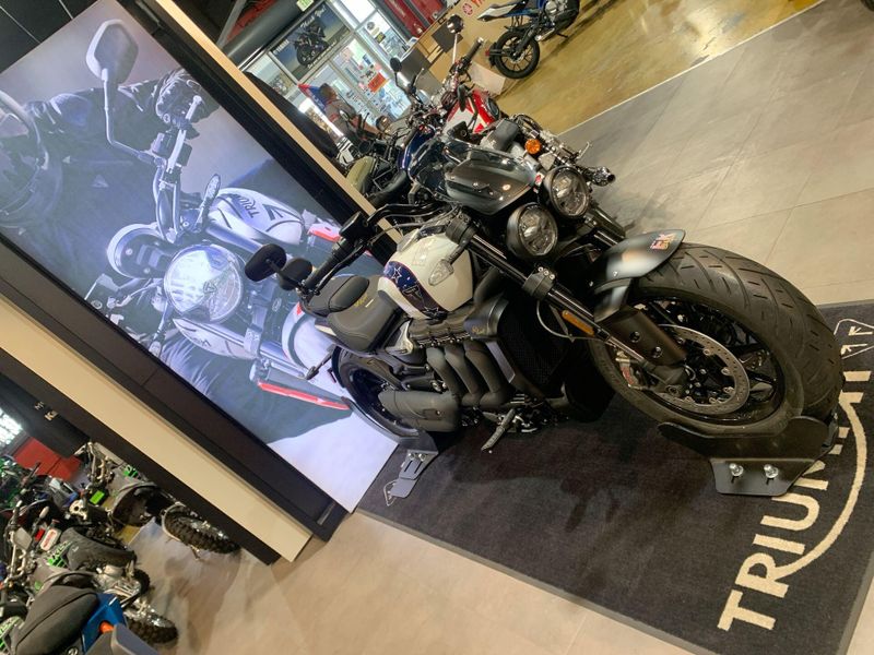 New 2025 Triumph ROCKET 3 R EVEL KNIEVEL EDITION Image 3