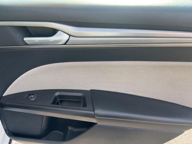 2019 Ford Fusion SImage 17