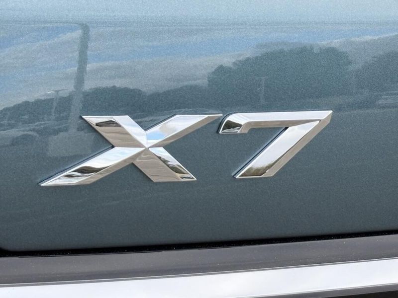 2025 BMW X7 xDrive40iImage 13