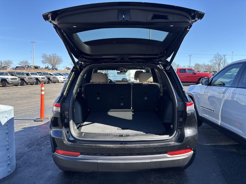 New 2026 Jeep Grand Cherokee Limited 4x4Image 9