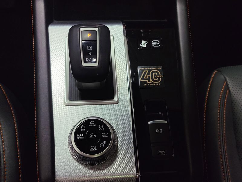 Used 2023 Mitsubishi Outlander PHEV SEL AWD 40th Anniv w/Sunroof/NavImage 31