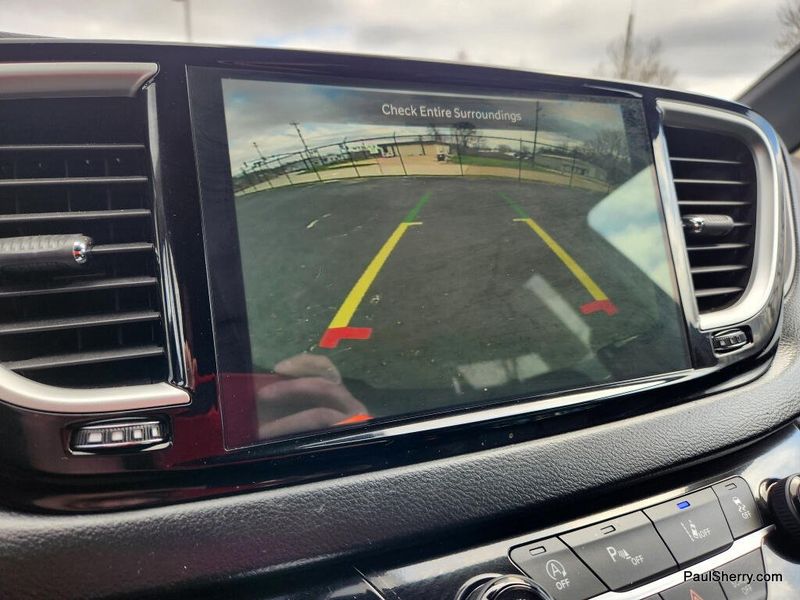 Used 2025 Chrysler Pacifica Select