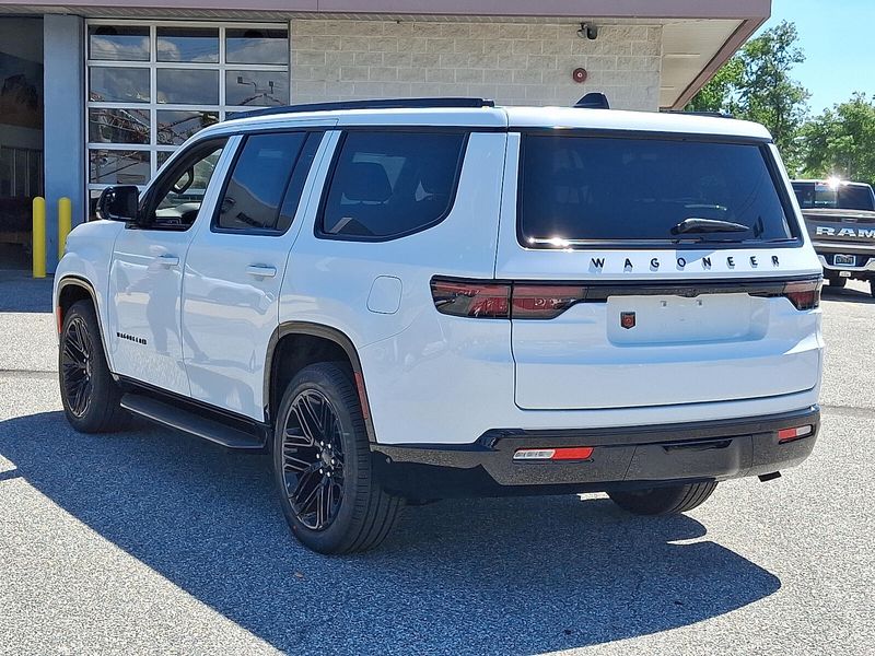 2025 Jeep Wagoneer Carbide photo 3