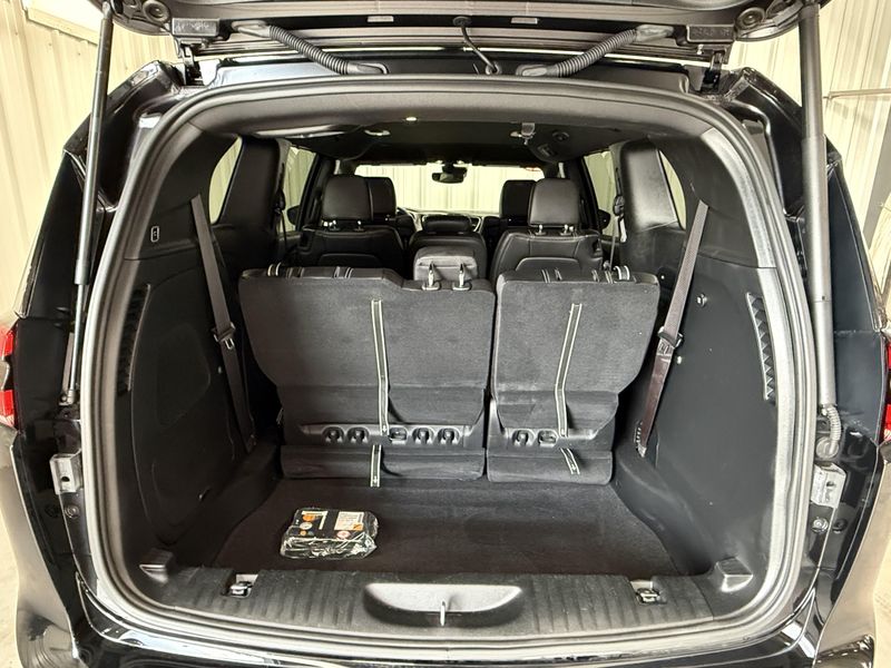 Used 2025 Chrysler Pacifica SelectImage 5