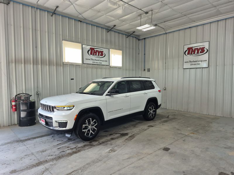 New 2025 Jeep Grand Cherokee L Limited 4x4Image 23