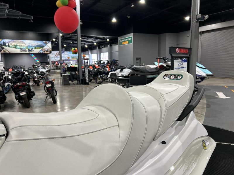 2025 Yamaha VX CRUISER HO W/AUDIO  in a PEARL/MINT exterior color. Del Amo Motorsports of Redondo Beach (424) 390-7811 delamomotorsports.com 