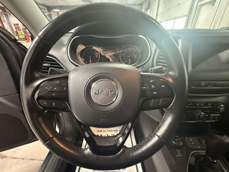 Used 2020 Jeep Cherokee AltitudeImage 26