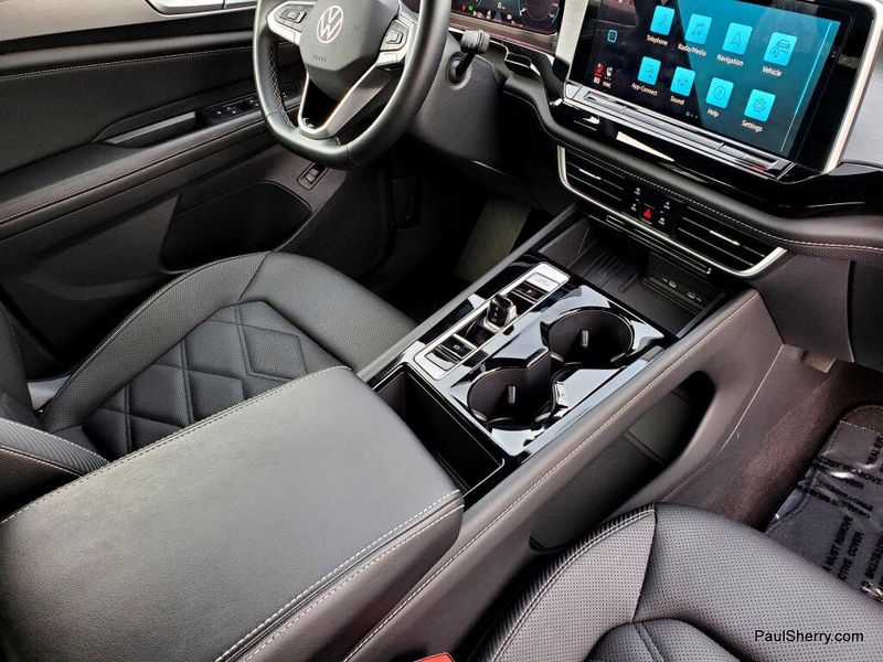 Used 2025 Volkswagen Atlas Cross Sport 2.0T SE w/Technology