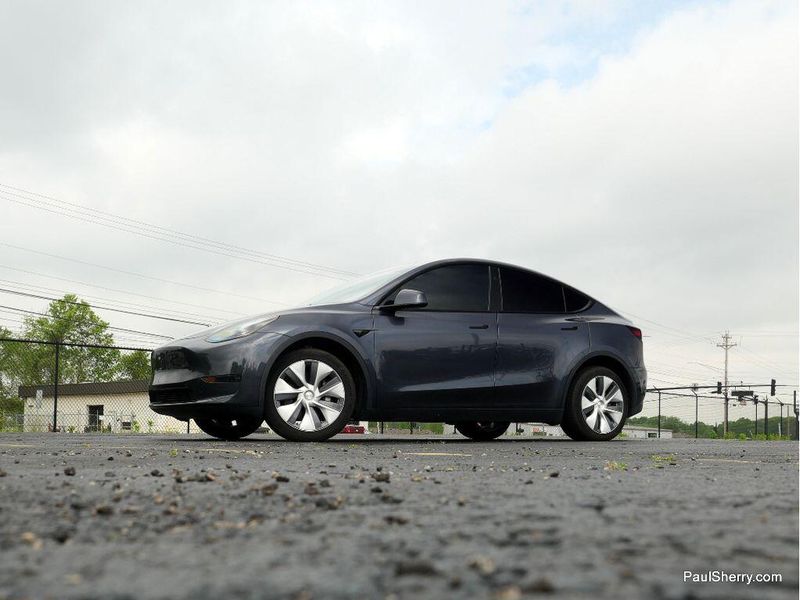 2024 Tesla Model Y Long RangeImage 12