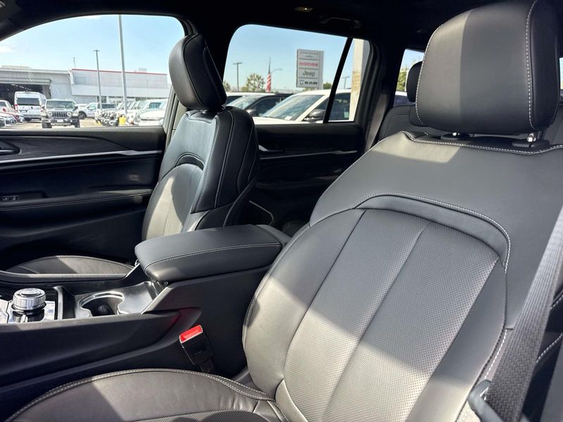 New 2026 Jeep Grand Cherokee Limited Reserve 4x4
