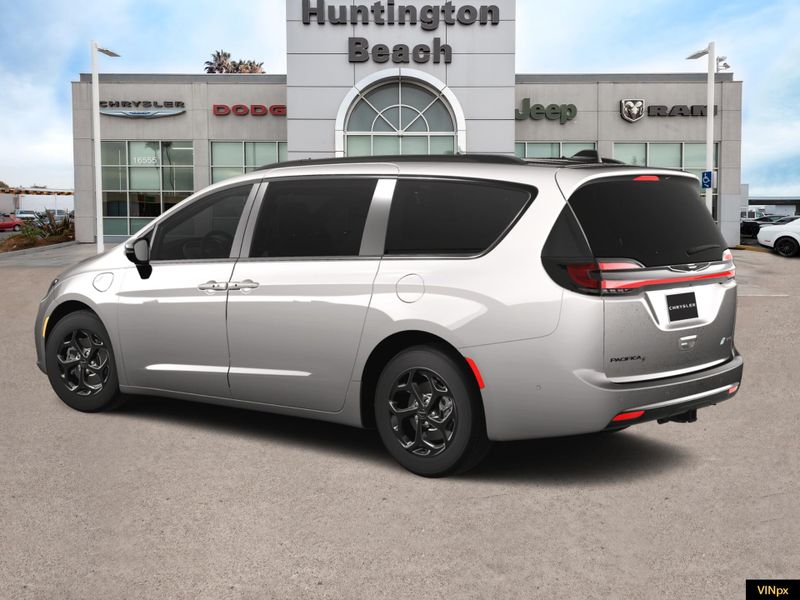 2025 Chrysler Pacifica Hybrid Select Premium SImage 4