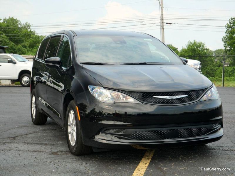 New 2025 Chrysler Voyager LXImage 24