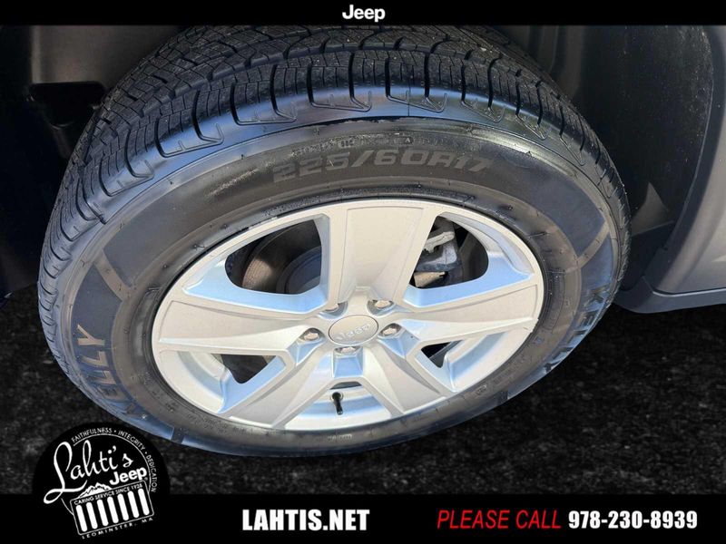 2022 Jeep Compass Latitude photo 5