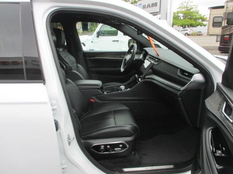 Used 2022 Jeep Grand Cherokee L OverlandImage 27