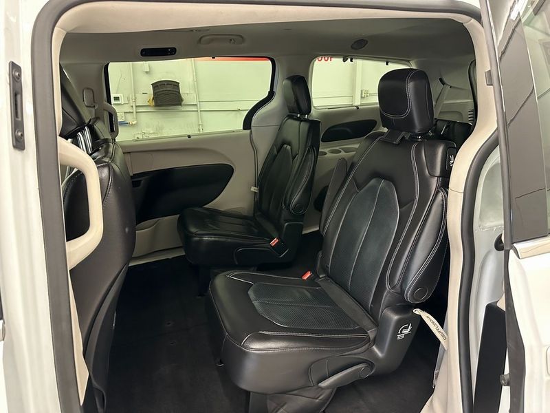 2022 Chrysler Pacifica Touring LImage 23