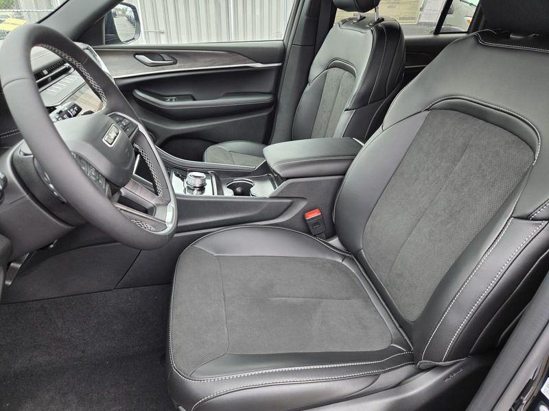 New 2026 Jeep Grand Cherokee Laredo Altitude 4x4