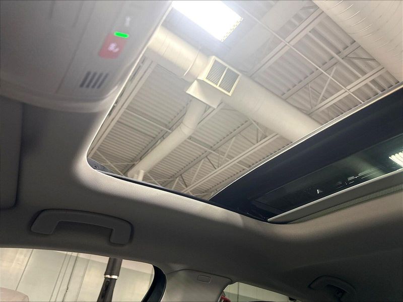 Used 2025 Volkswagen Jetta SE w/SunroofImage 28
