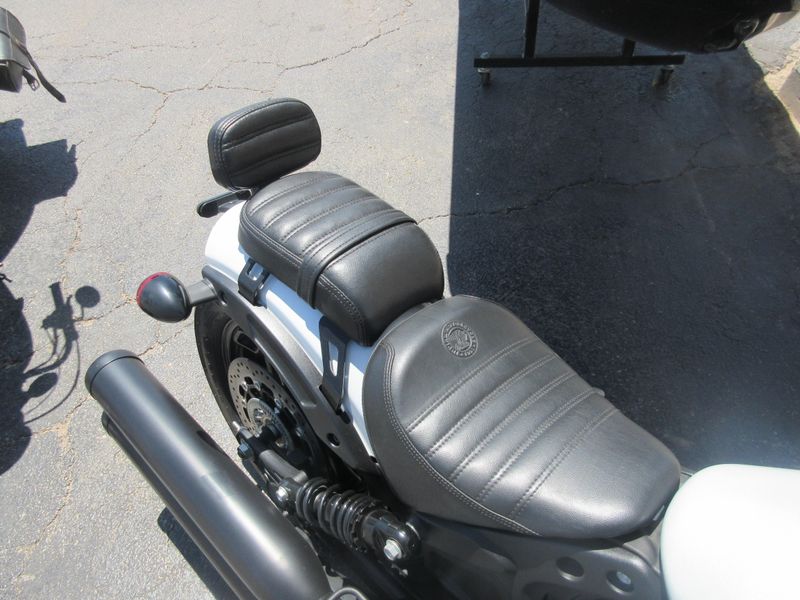 USED 2024 INDIAN MOTORCYCLE SCOUT BOBBER SIXTY ABS GHST WHT MTLC CAL Image 12