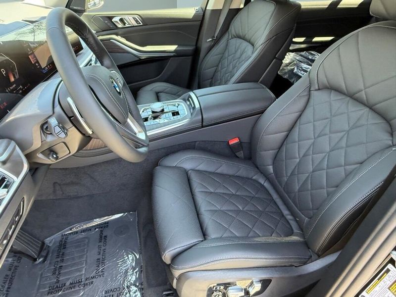 2025 BMW X7 xDrive40iImage 19