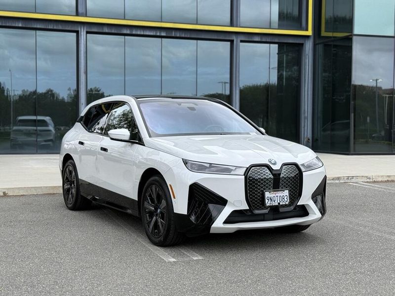 2025 BMW iX xDrive50Image 4