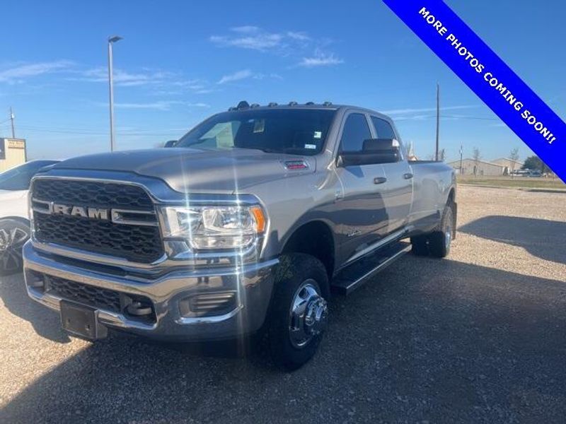 2022 RAM 3500 TradesmanImage 3