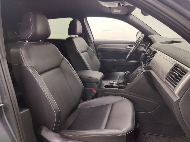 Used 2020 Volkswagen Atlas Cross Sport V6 AWD SE w/TechnologyImage 4