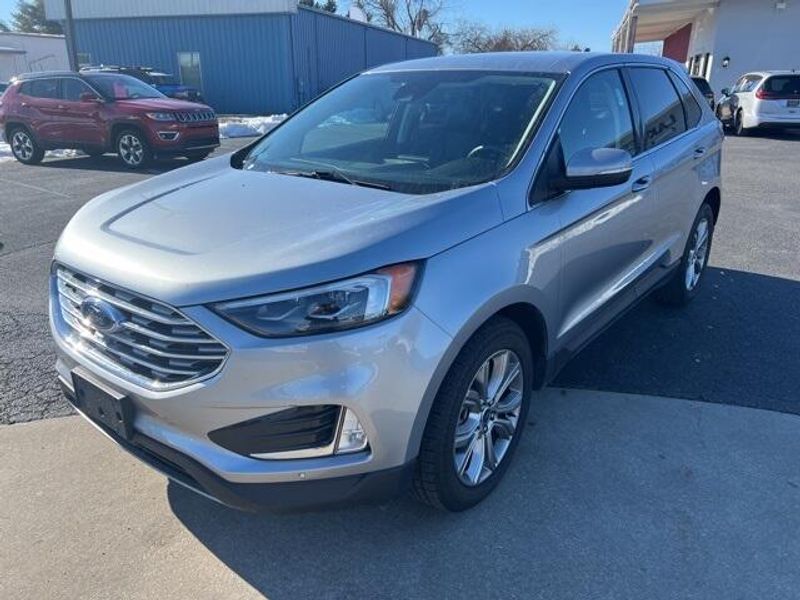 2022 Ford Edge TitaniumImage 2