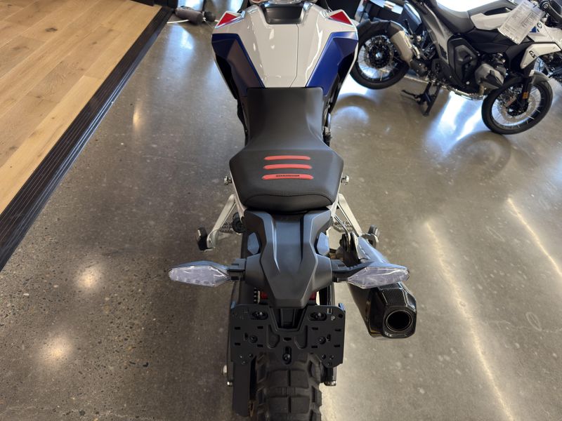 2025 BMW F 900 GS - LIGHT WHITE RACING BLUE RACING RED 