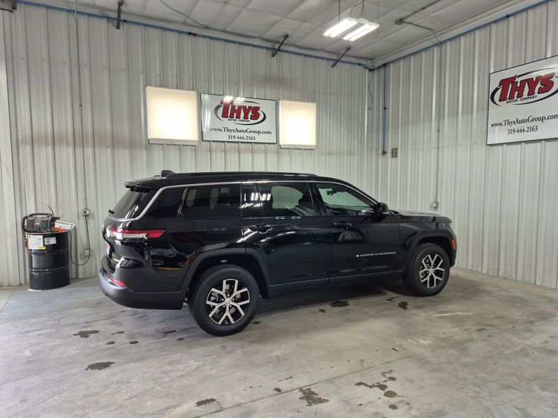 New 2025 Jeep Grand Cherokee L Limited 4x4Image 4