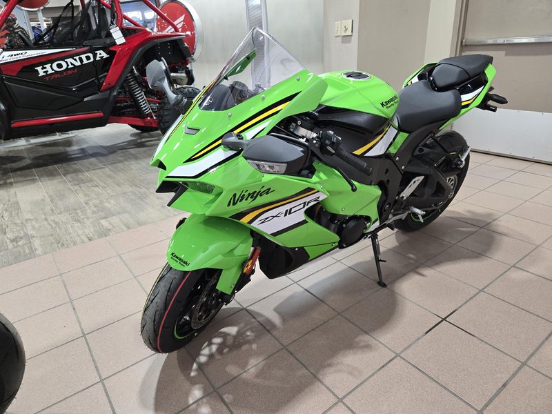 2025 Kawasaki NINJA ZX10R KRT EDITION LIME GREEN AND EBONY AND PEARL BLIZZARD WHITEImage 6