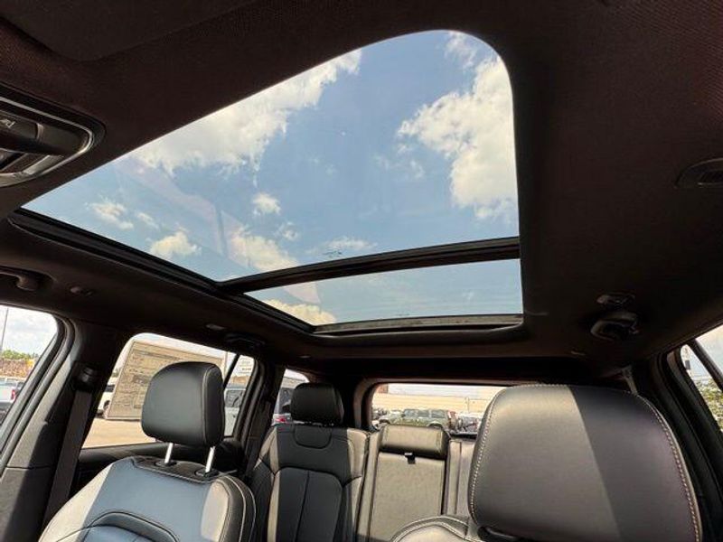 New 2026 Jeep Grand Cherokee 85th Anniversary Edition 4x4Image 18