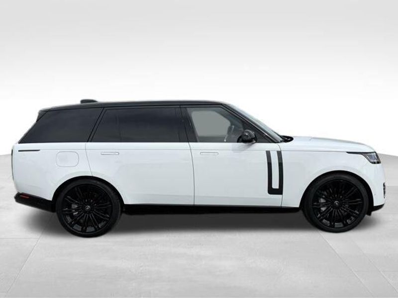 Used 2025 Land Rover Range Rover SE