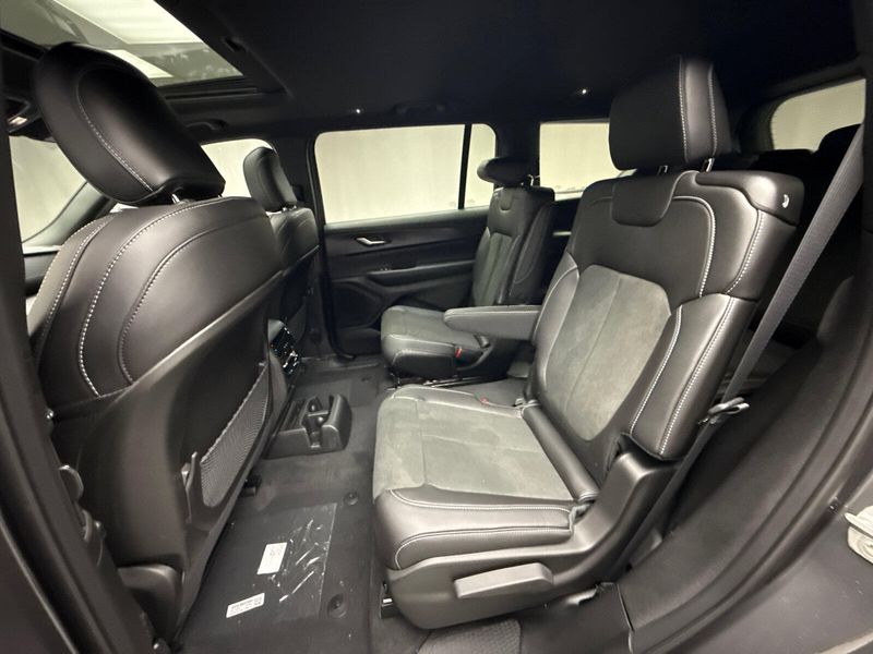 New 2025 Jeep Grand Cherokee L Altitude X 4x4Image 16