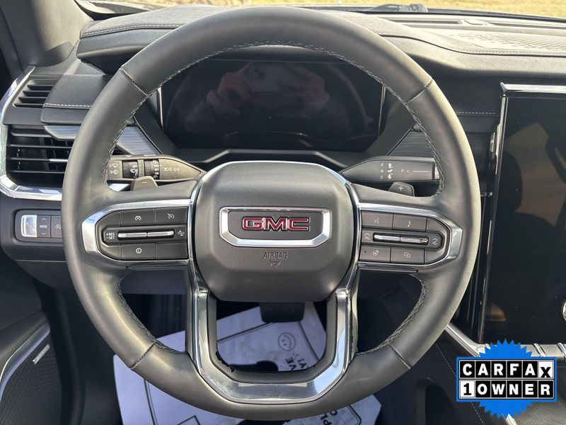 Used 2025 GMC Acadia FWD ElevationImage 30