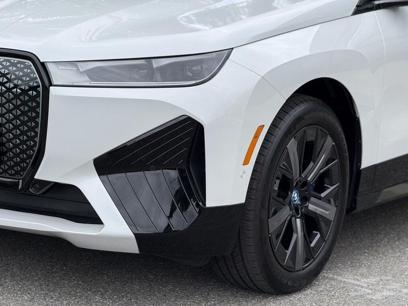 2025 BMW iX xDrive50Image 11