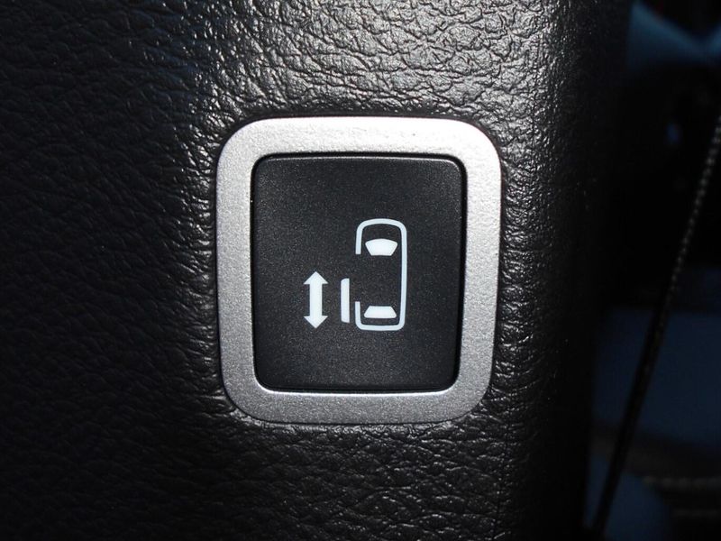 New 2025 Chrysler Voyager LxImage 19