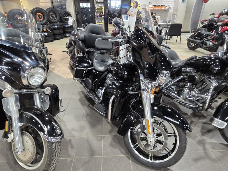 USED 2023 HARLEY ELECTRA GLIDE ULTRA LIMITED Image 1