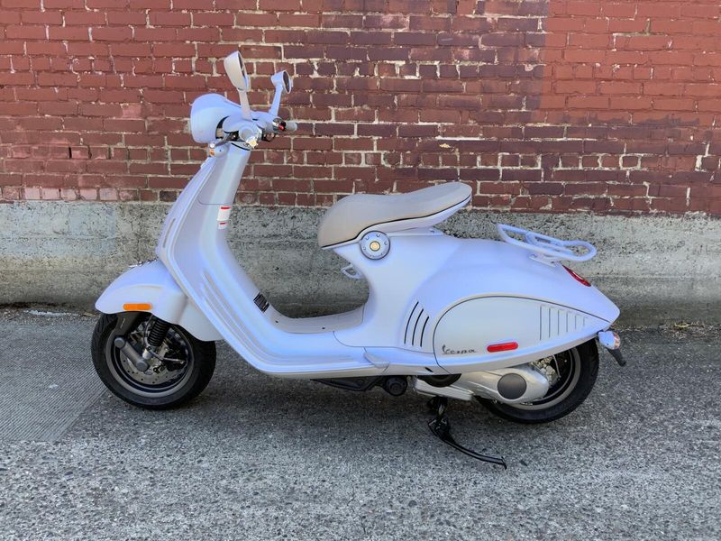 2025 Vespa 946 SNAKE 